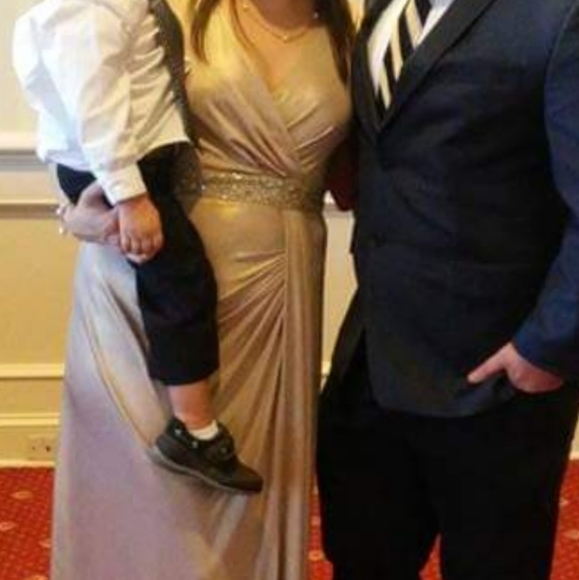 Gorgeous evening dress - Picture 7 of 8